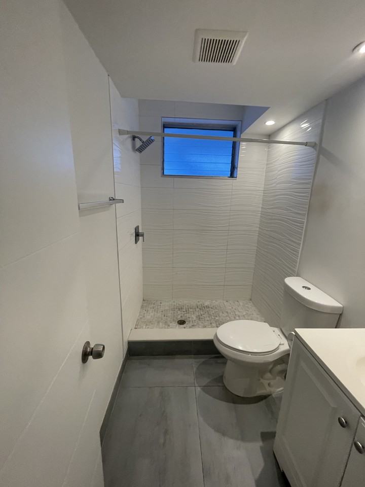 1150 Euclid Ave #202 - Photo 4 of 10