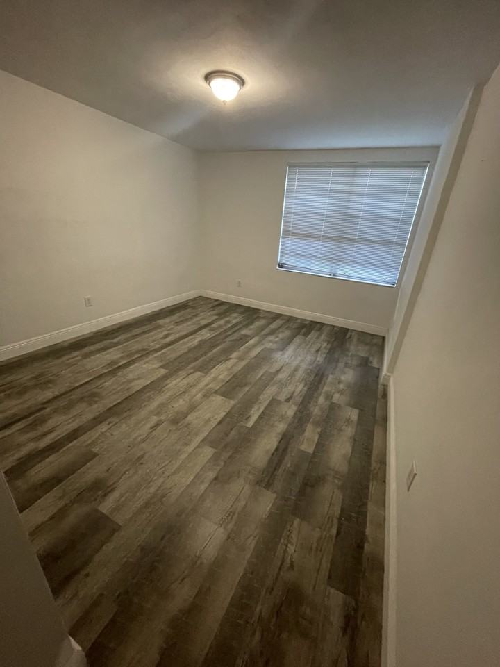 1150 Euclid Ave #202 - Photo 7 of 10