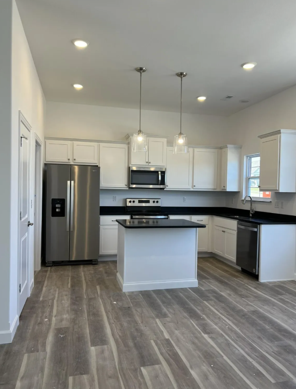624 Promenade Dr - Photo 2 of 16