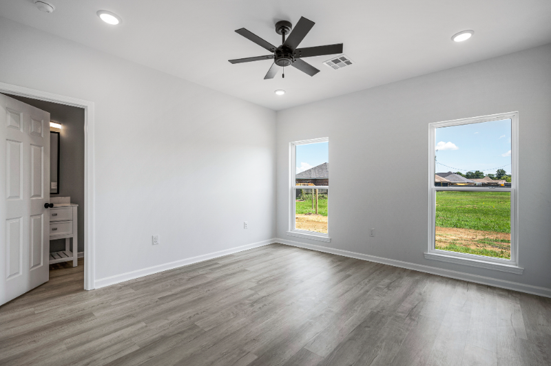214 Jax Sq - Photo 7 of 16