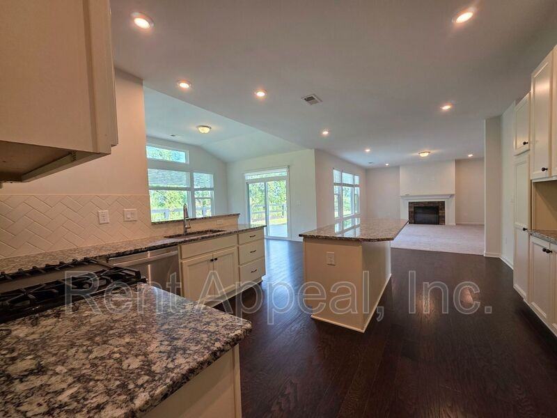 8170 Brewton Bnd - Photo 3 of 19