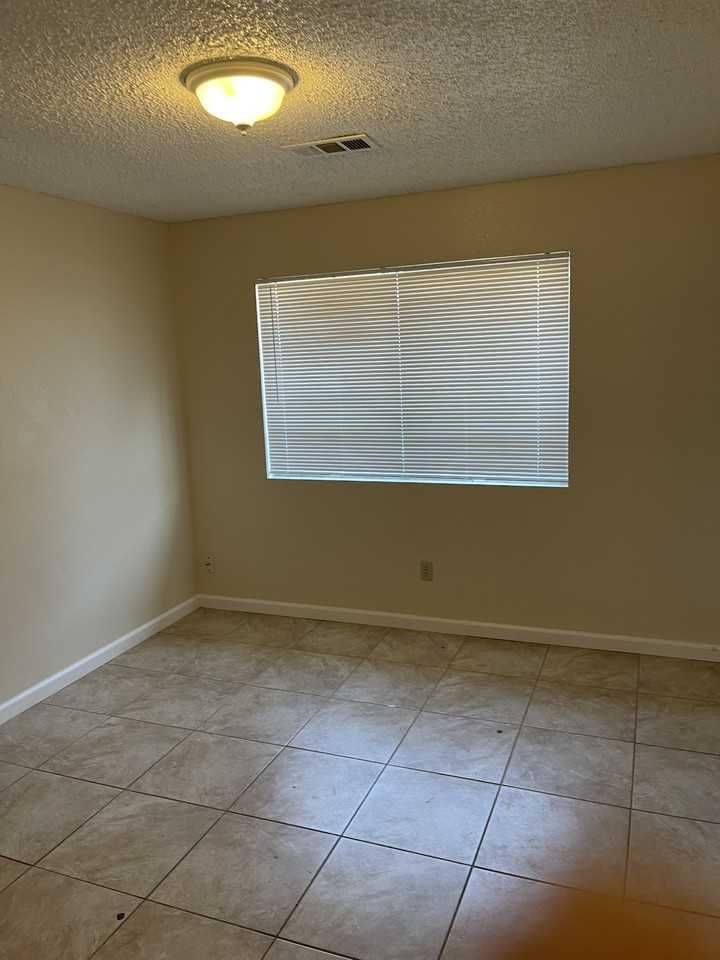 924 Kyner Ave #NA - Photo 4 of 10