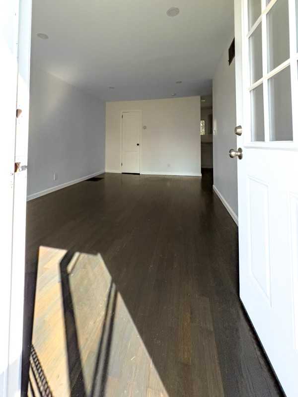 31 Dupont Pl - Photo 4 of 9