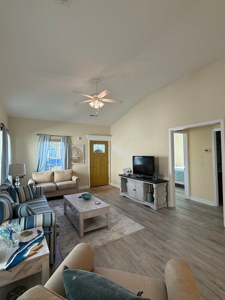 101 Palm Cove Cir - Photo 2 of 20
