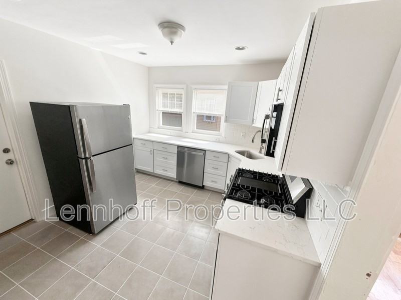 17 1st St - Photo 4 of 8