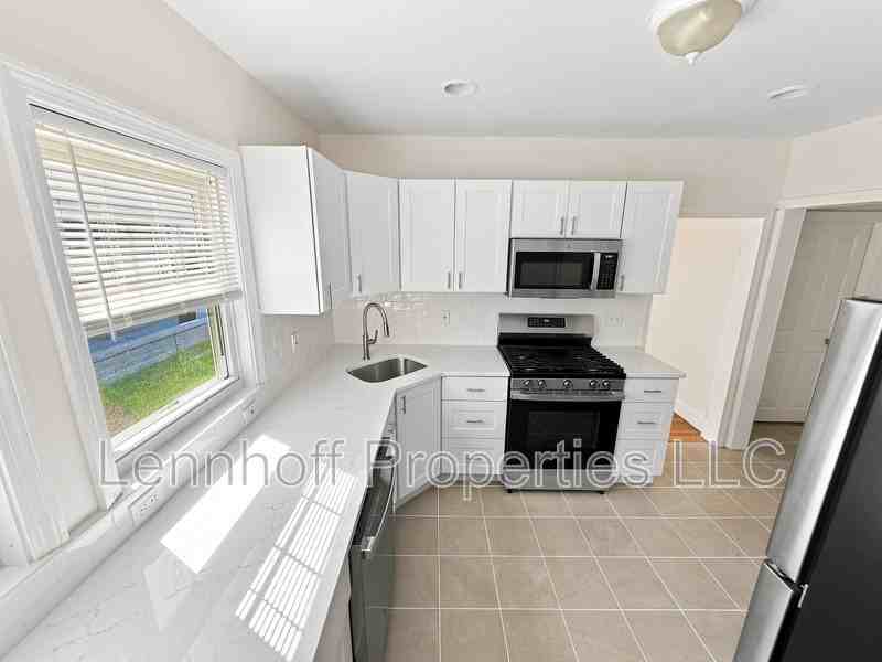 17 1st St - Photo 5 of 8
