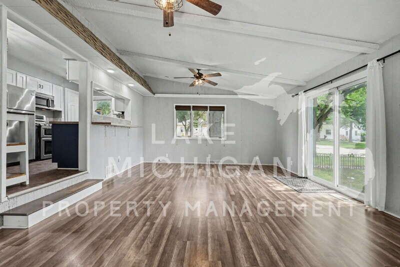 704 Buckingham St Sw - Photo 3 of 13