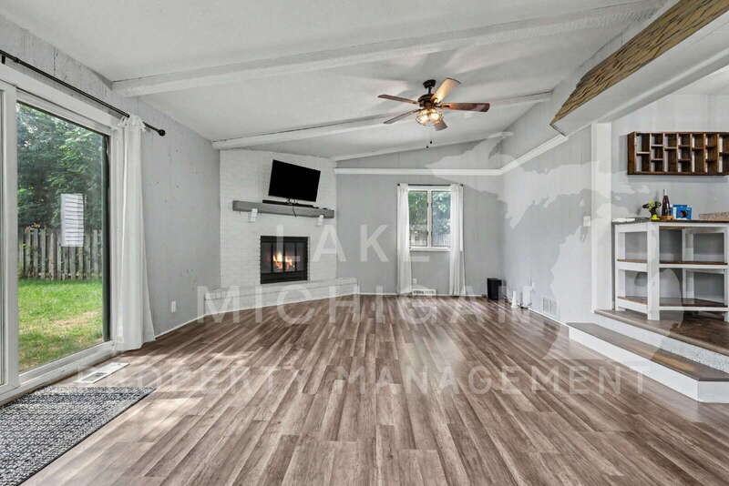704 Buckingham St Sw - Photo 4 of 13