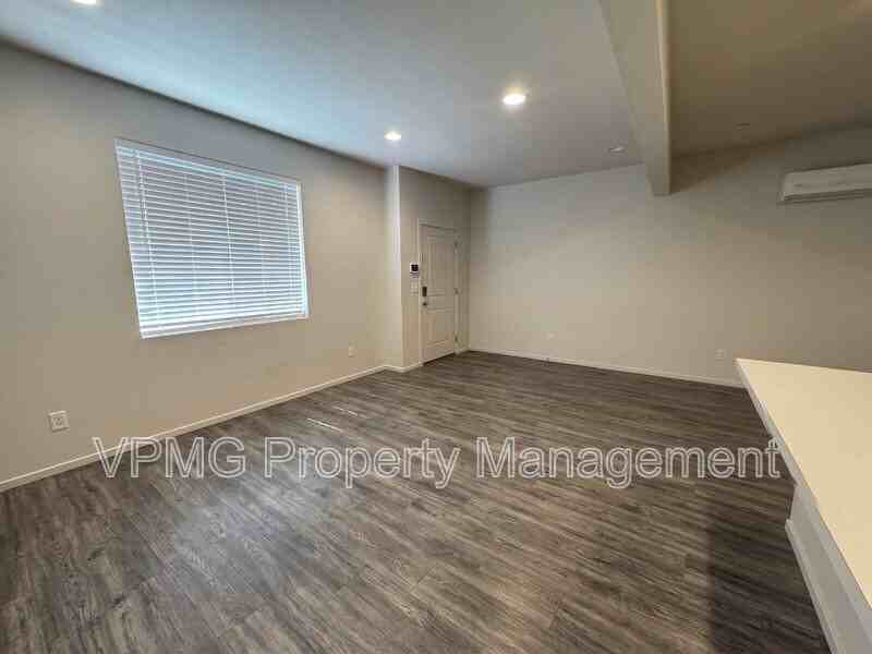 11766 Ne 21st Way - Photo 5 of 25