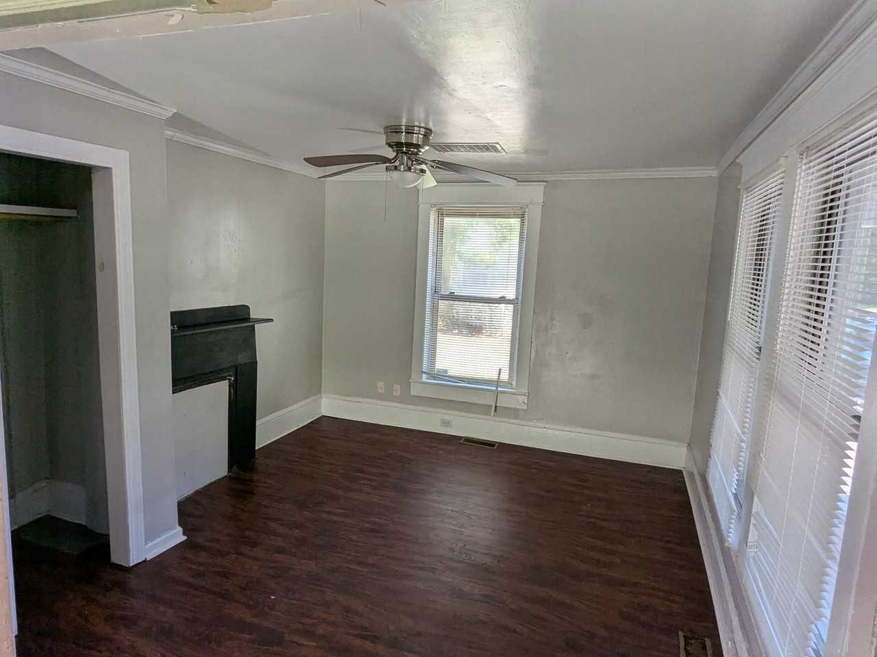 201 E Gale St - Photo 4 of 14