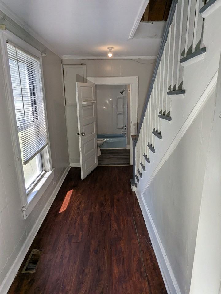 201 E Gale St - Photo 5 of 14