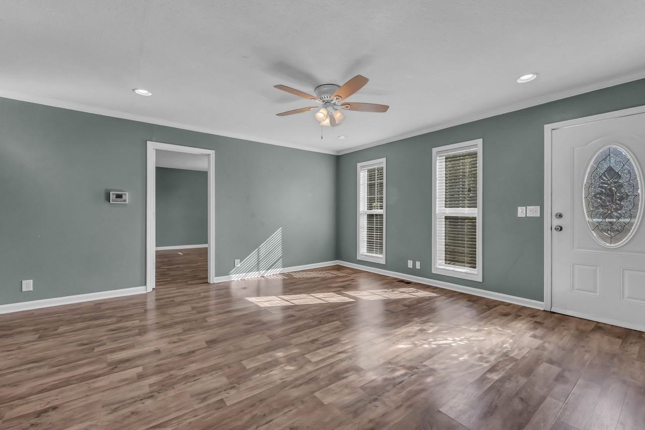 1584 Boxcroft Rd - Photo 4 of 25