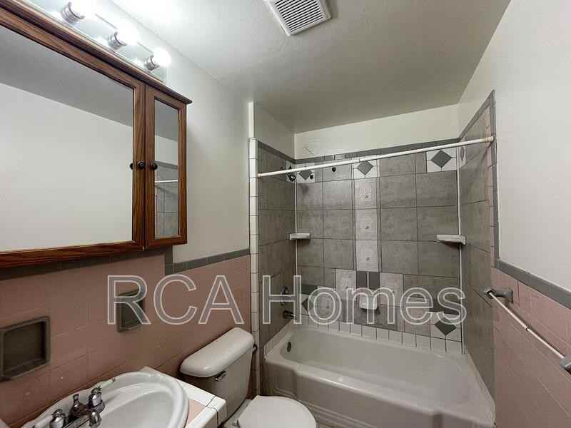 3853 S State Ave - Photo 6 of 10