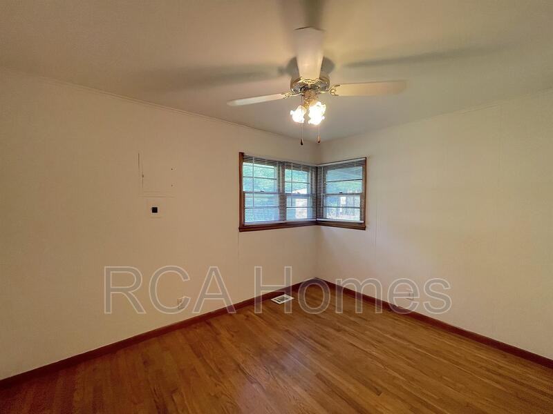 3853 S State Ave - Photo 7 of 10