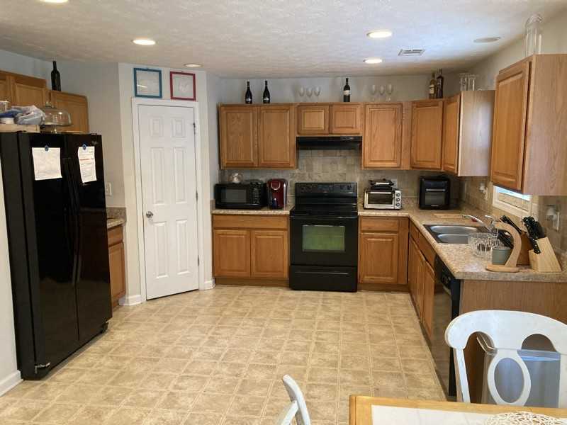 215 Landon Way - Photo 4 of 7