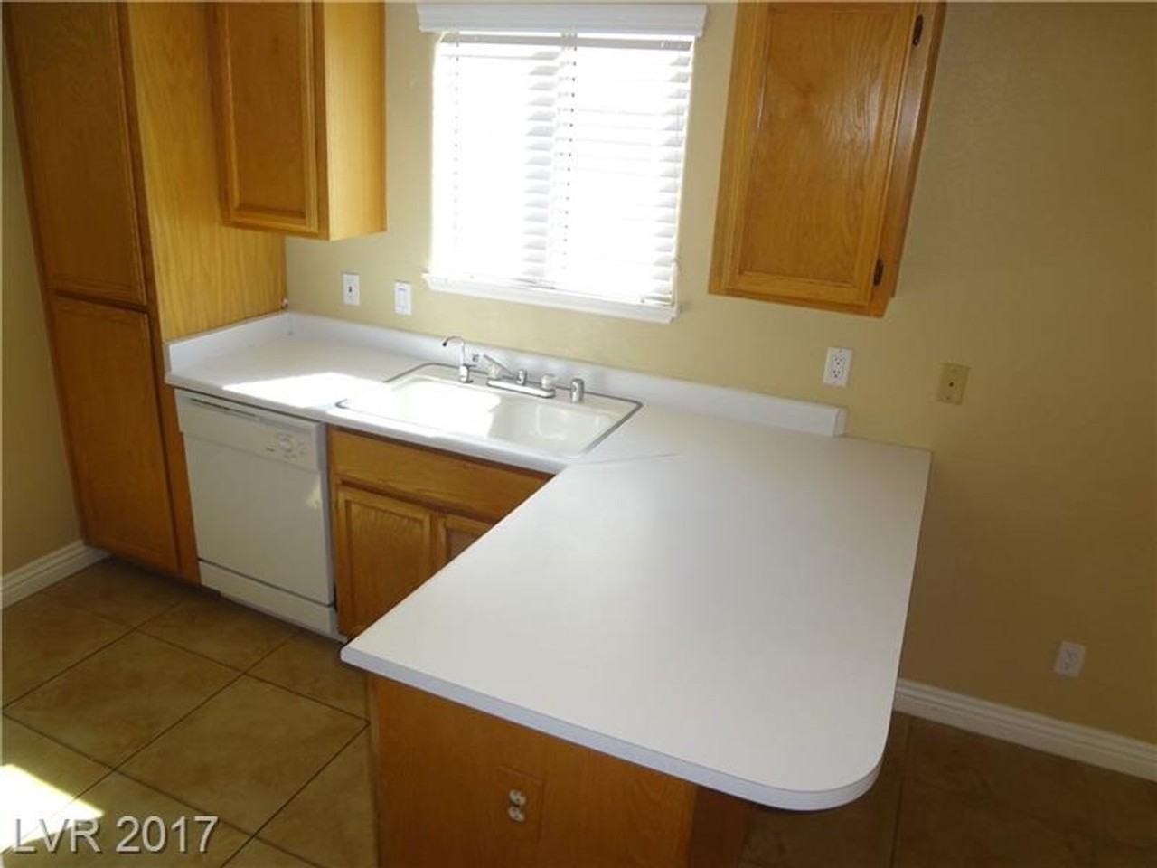 7509 Bowles Dr - Photo 3 of 16
