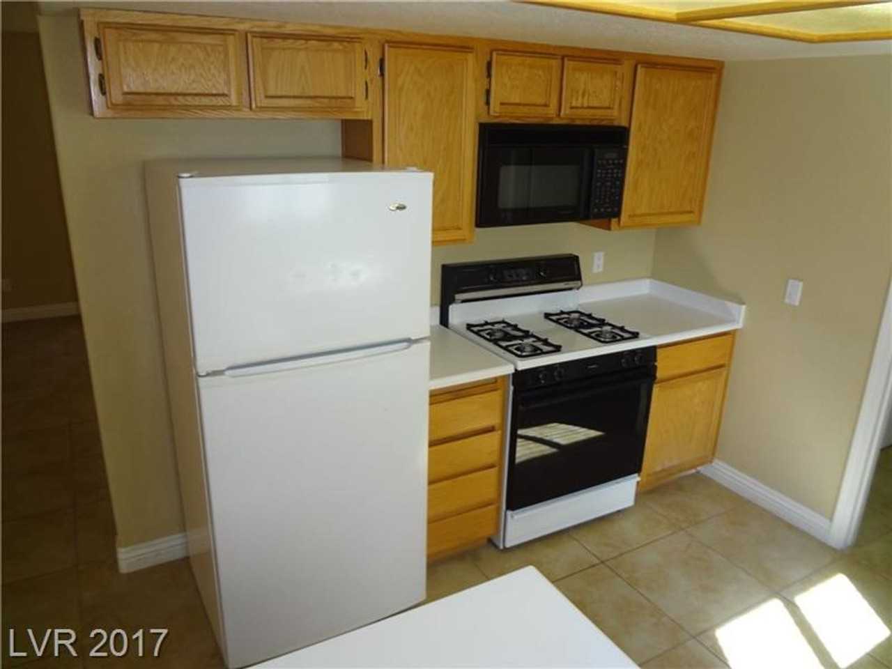 7509 Bowles Dr - Photo 4 of 16