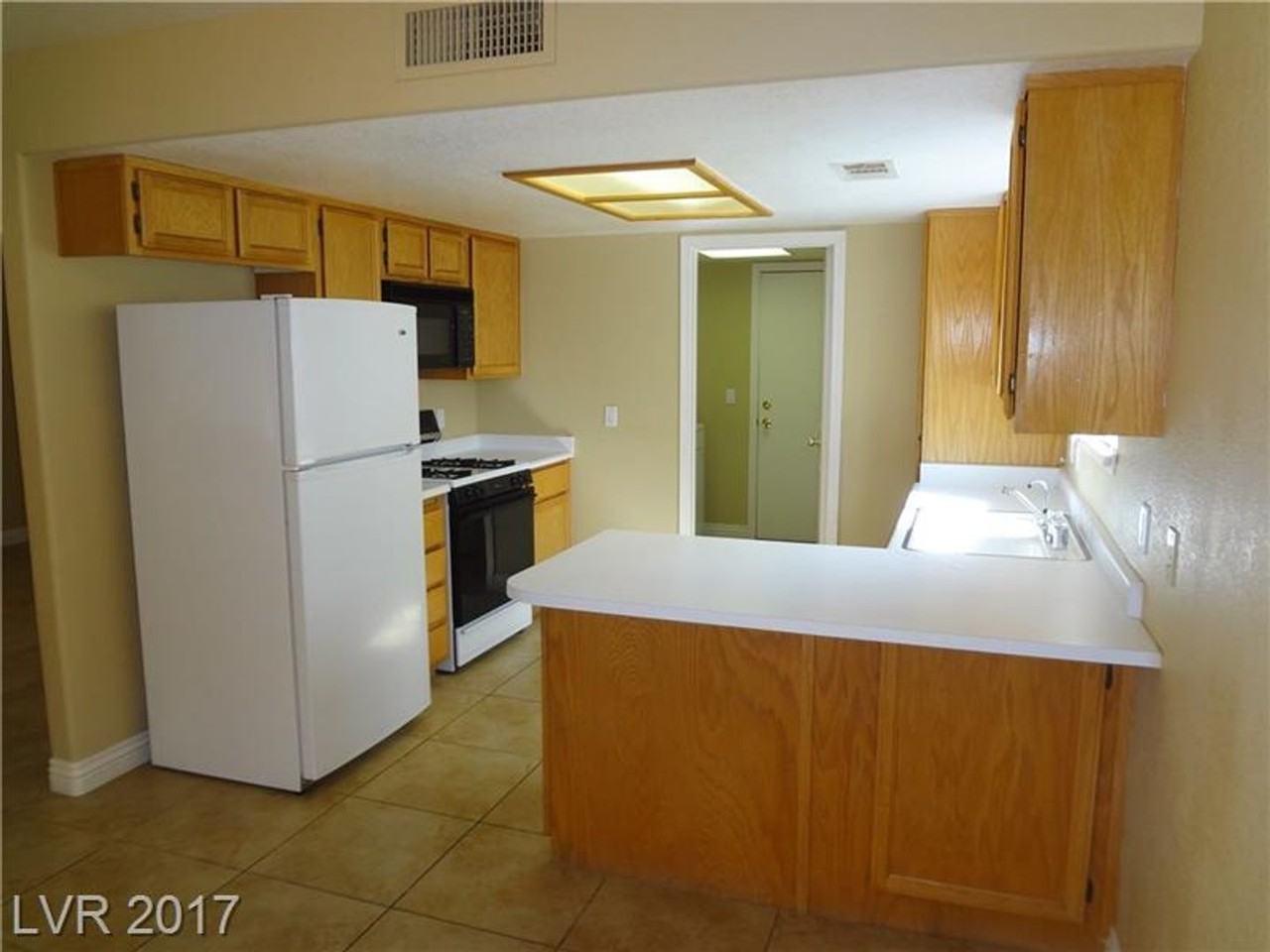 7509 Bowles Dr - Photo 5 of 16