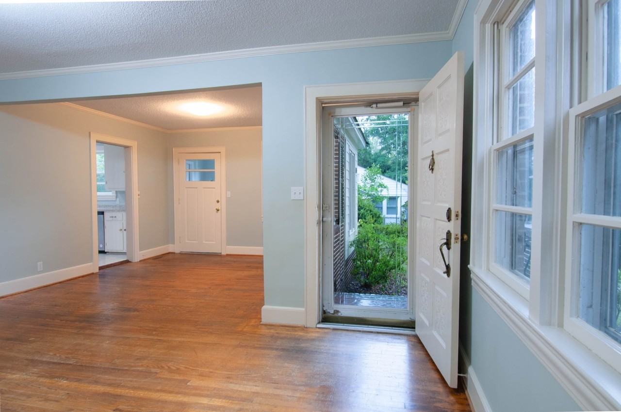 134 Lausanne Dr - Photo 2 of 13