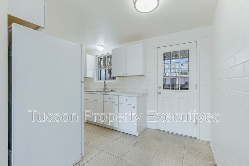4235 E Lee St - Photo 4 of 25