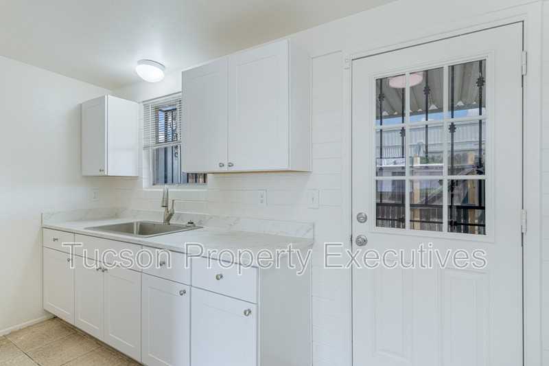 4235 E Lee St - Photo 5 of 25