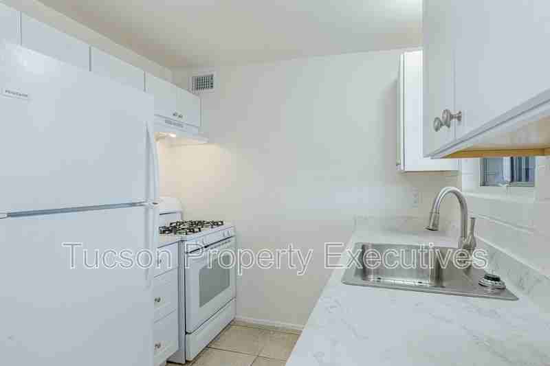 4235 E Lee St - Photo 6 of 25