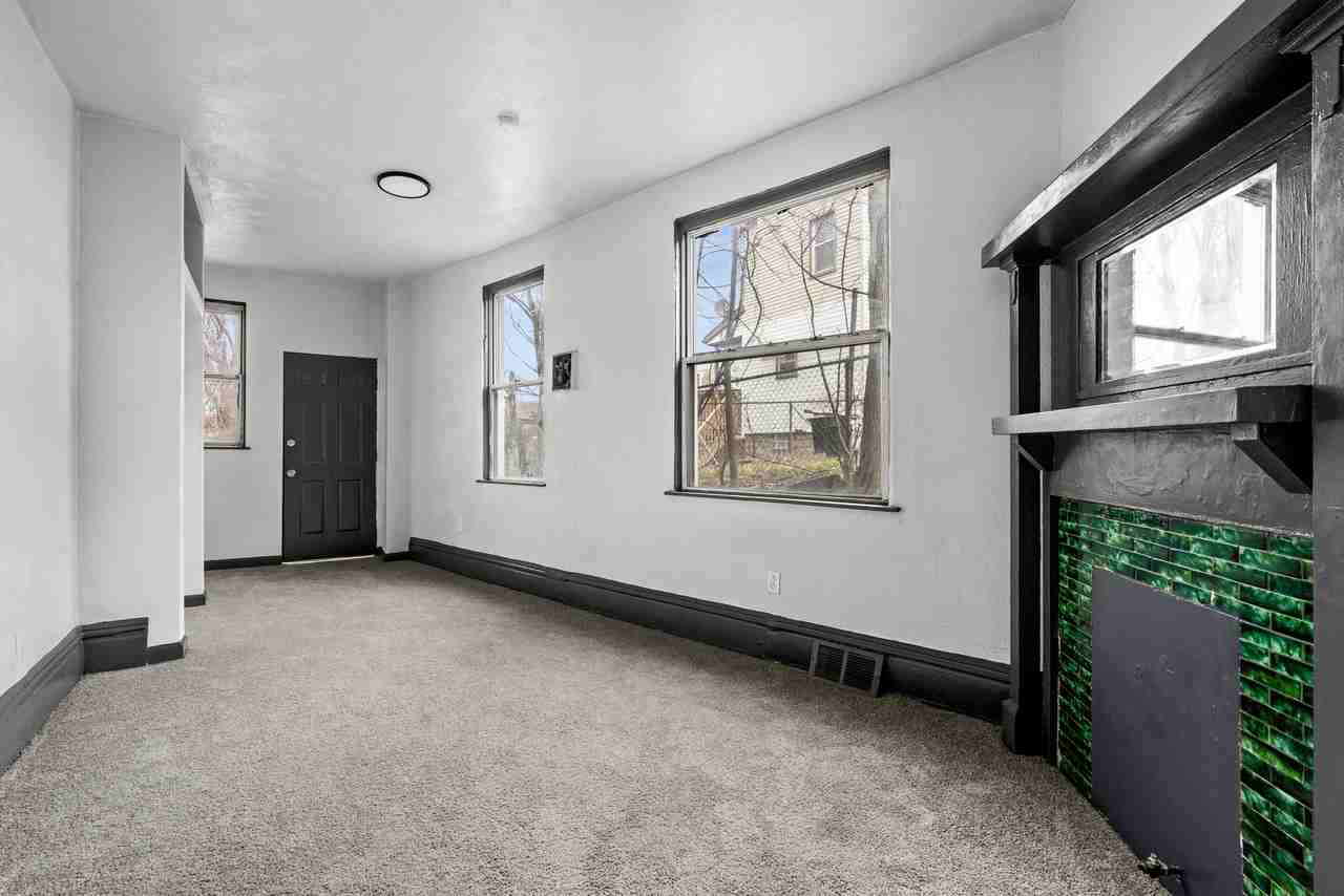 1306 Complete St #1306APT1 - Photo 6 of 12
