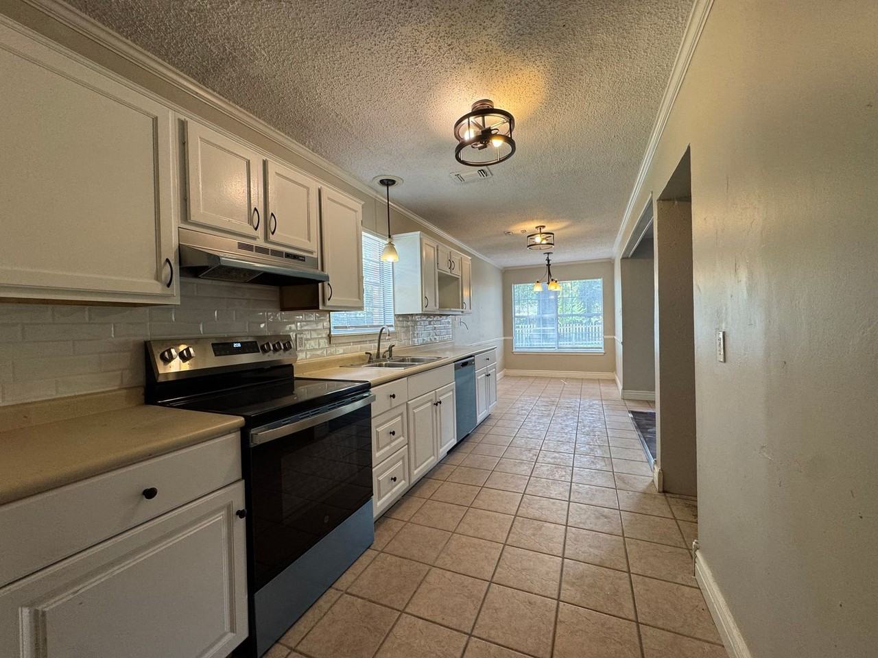 205 Arroyo Dr - Photo 2 of 9