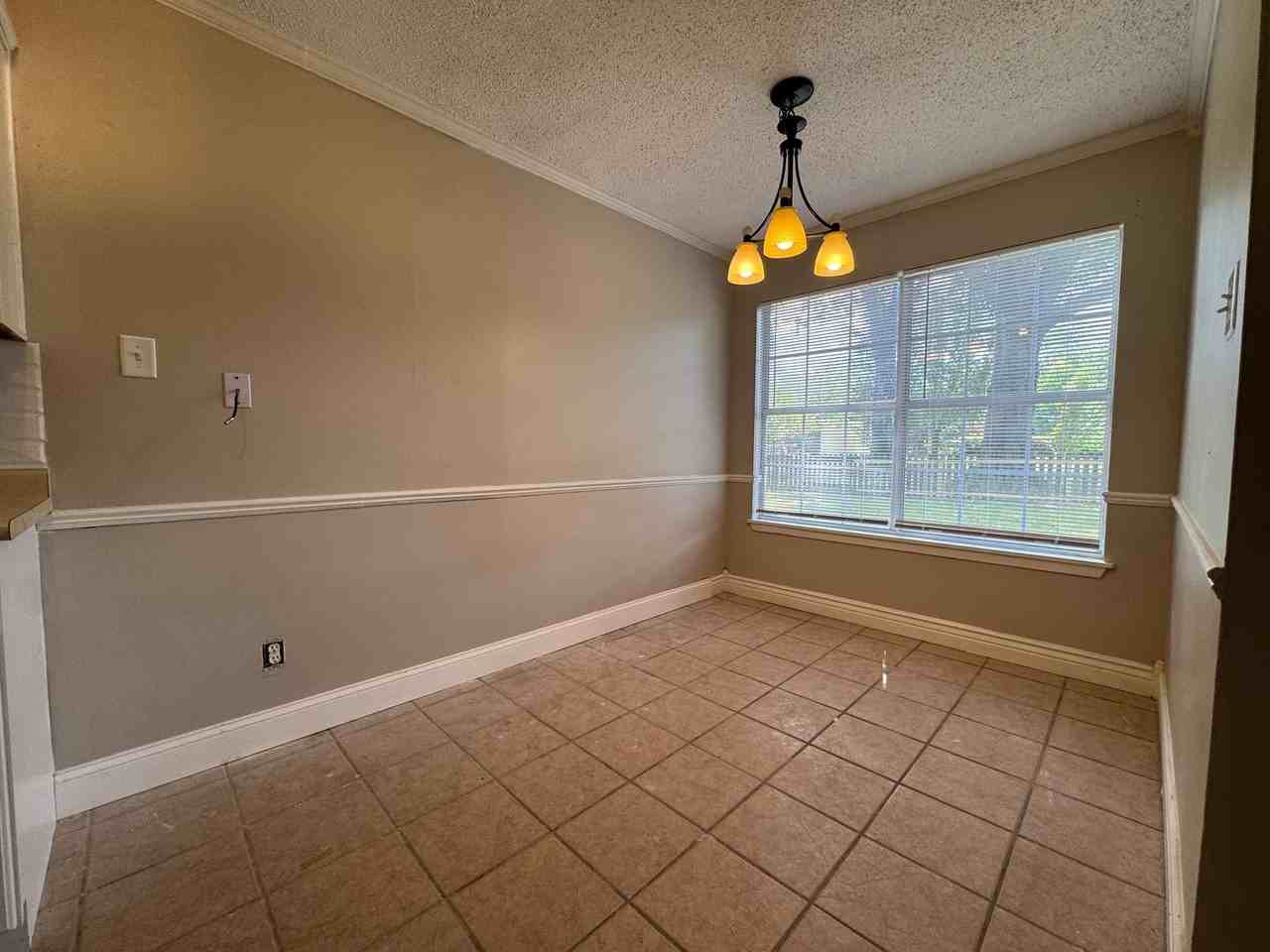 205 Arroyo Dr - Photo 3 of 9