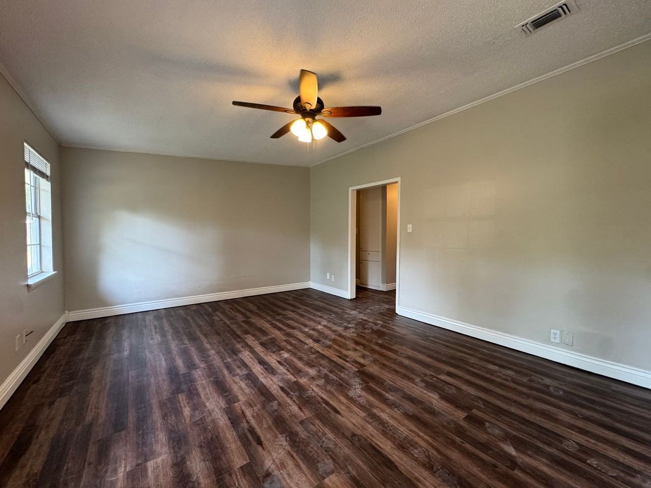 205 Arroyo Dr - Photo 4 of 9