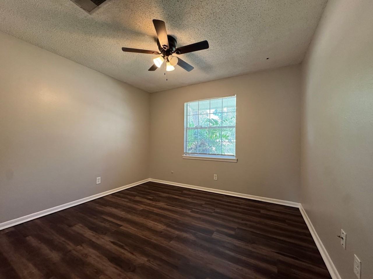205 Arroyo Dr - Photo 7 of 9
