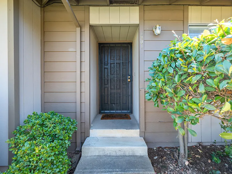 1201 Echo Rd - Photo 4 of 21