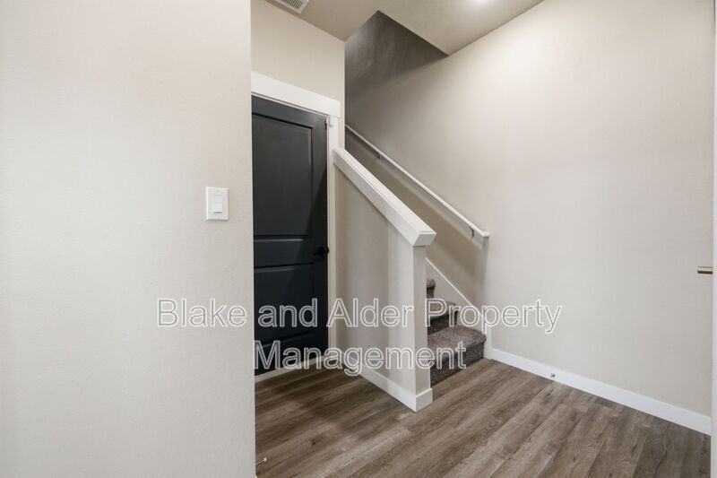 494 Ne Cleveland Ave - Photo 4 of 37