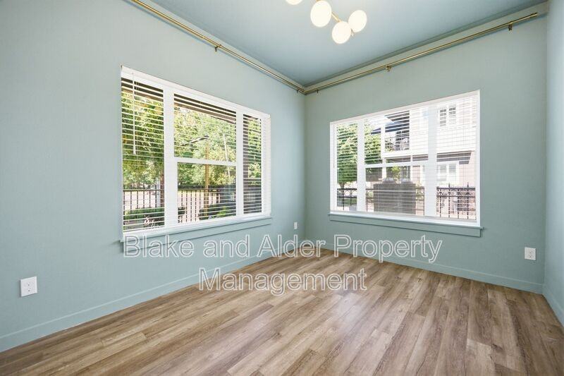 494 Ne Cleveland Ave - Photo 5 of 37