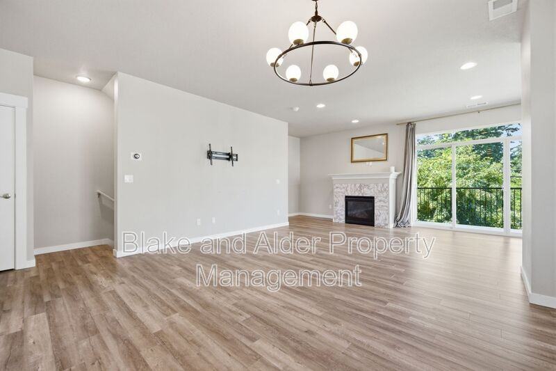 494 Ne Cleveland Ave - Photo 7 of 37