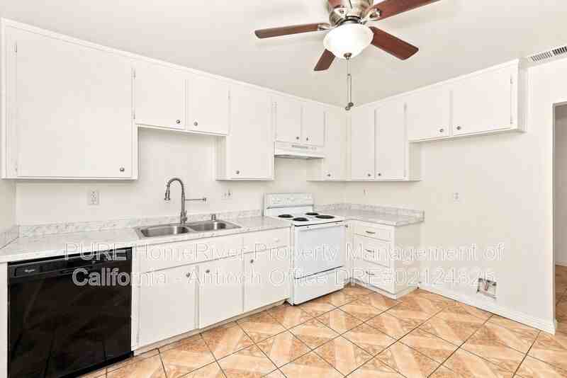 2121 Banyan Way - Photo 4 of 16