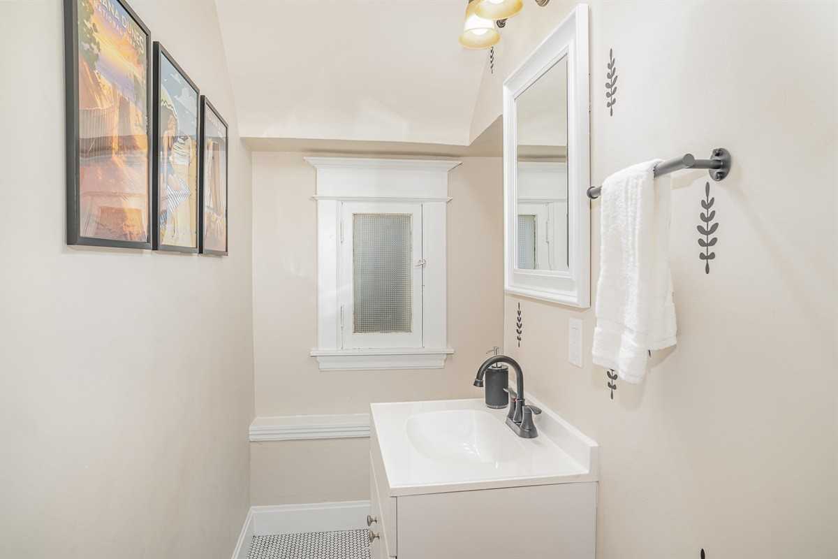 223 W 10th St - Photo 6 of 22
