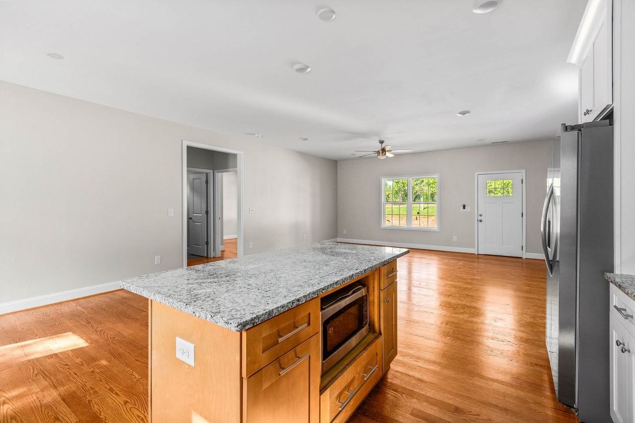 2495 Griffith Rd - Photo 4 of 17