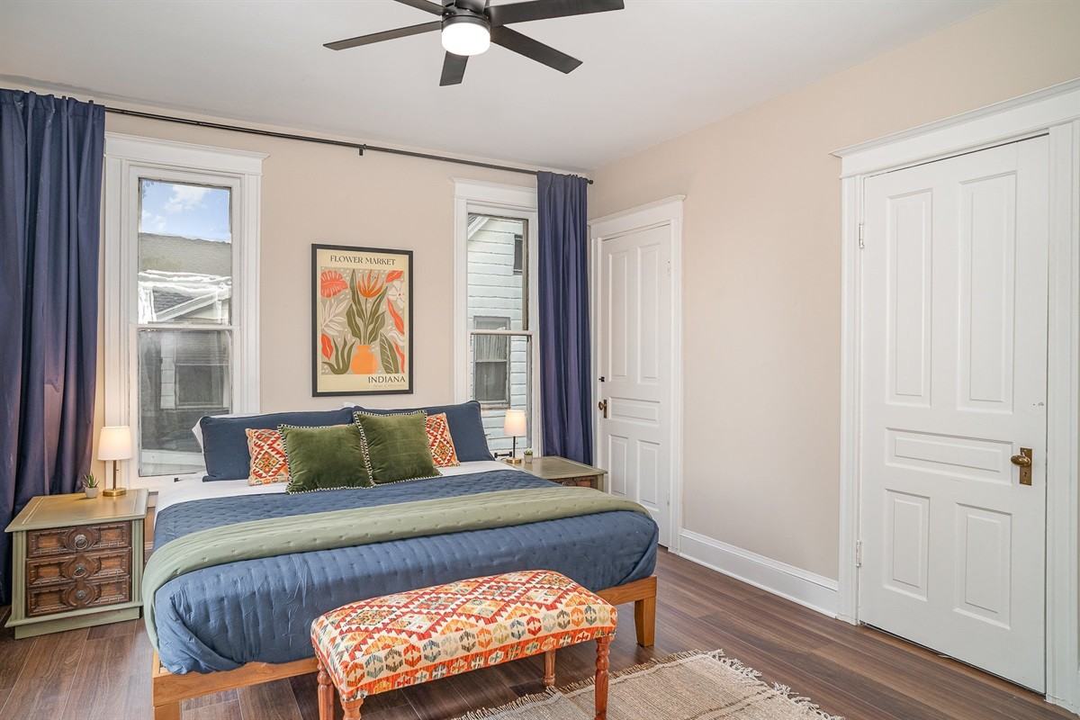 223 W 10th St - Photo 6 of 28