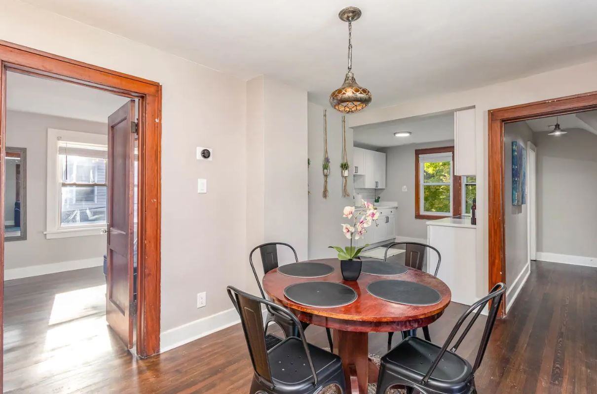 212 Tryon St - Photo 2 of 16