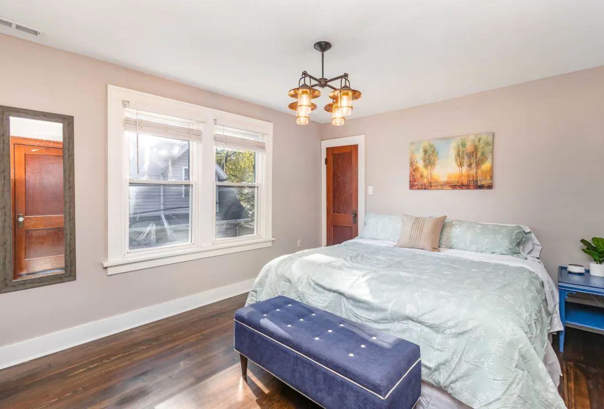 212 Tryon St - Photo 5 of 16