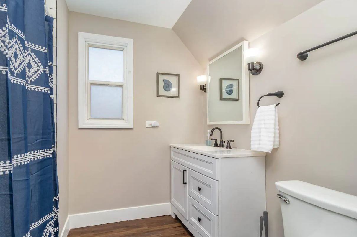 212 Tryon St - Photo 6 of 16