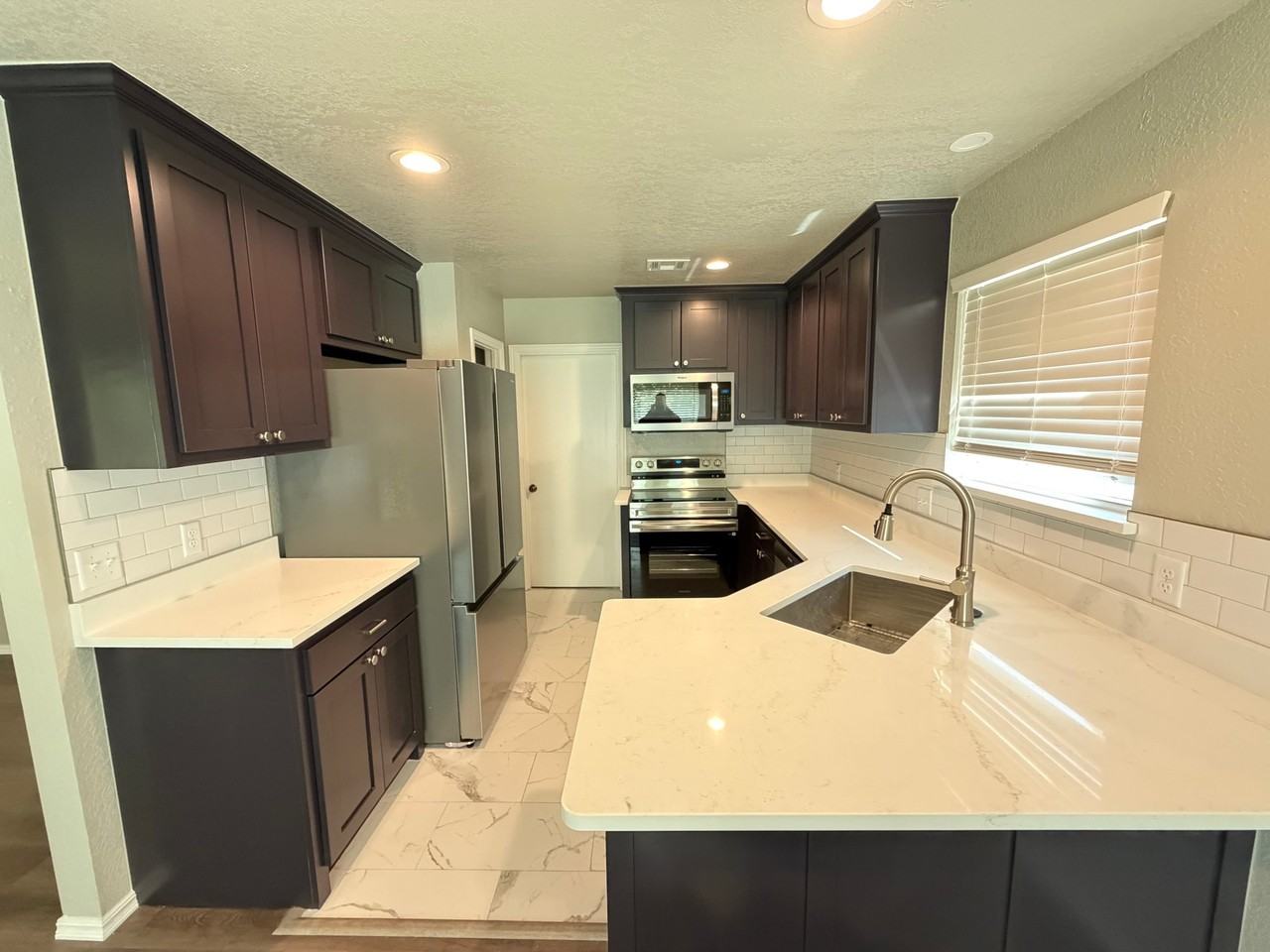 1405 S Avery Dr - Photo 2 of 29