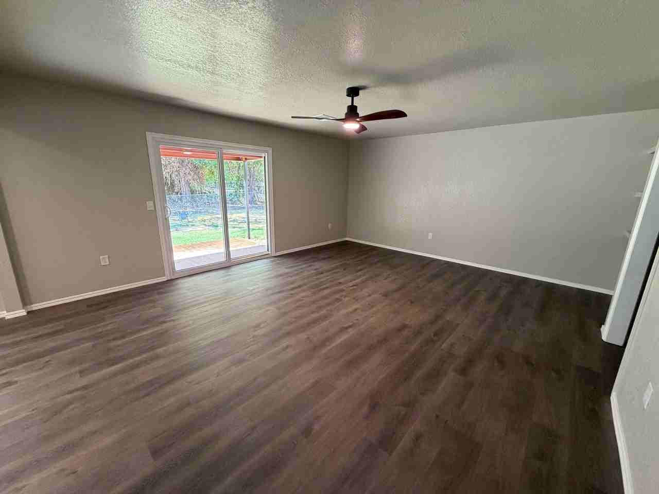 1405 S Avery Dr - Photo 5 of 29