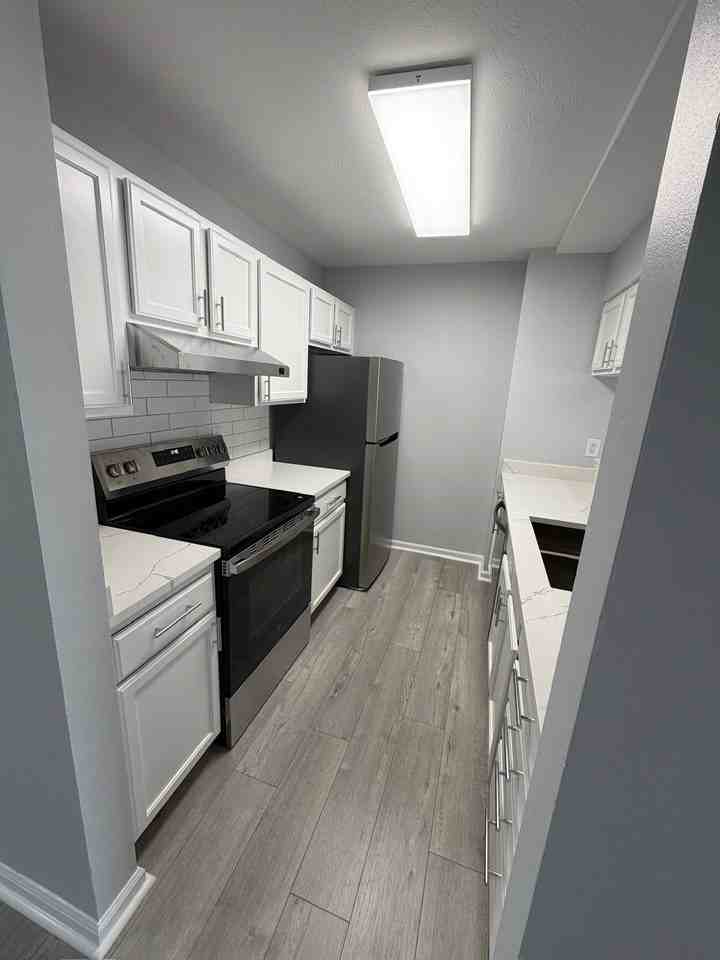 8444 Hague Rd - Photo 4 of 14