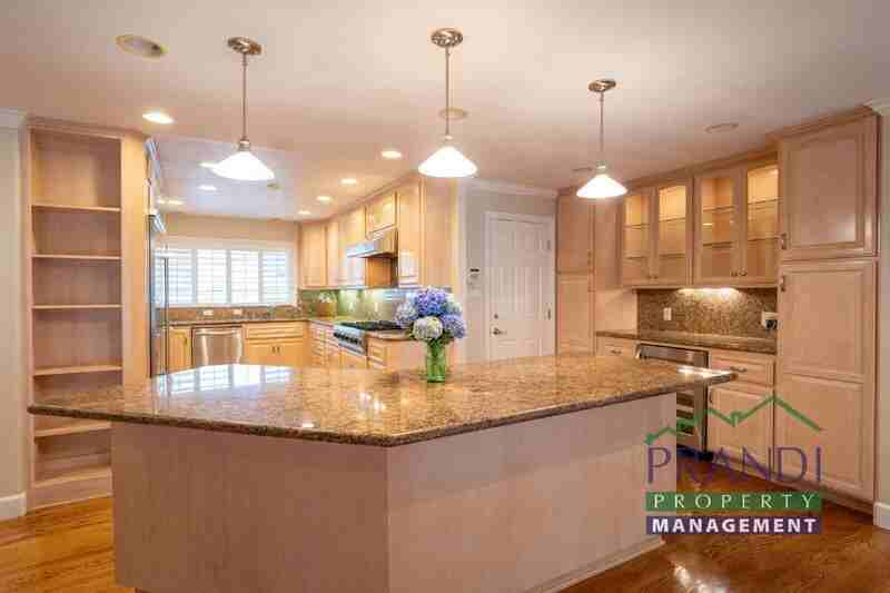 249 Tulane Dr - Photo 3 of 19