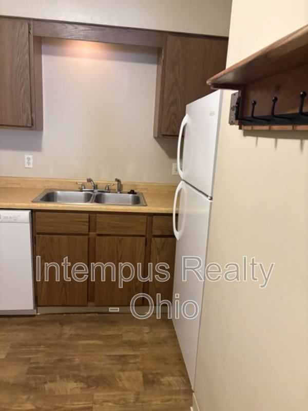 6321 Saint Andrews Dr #11 - Photo 4 of 11