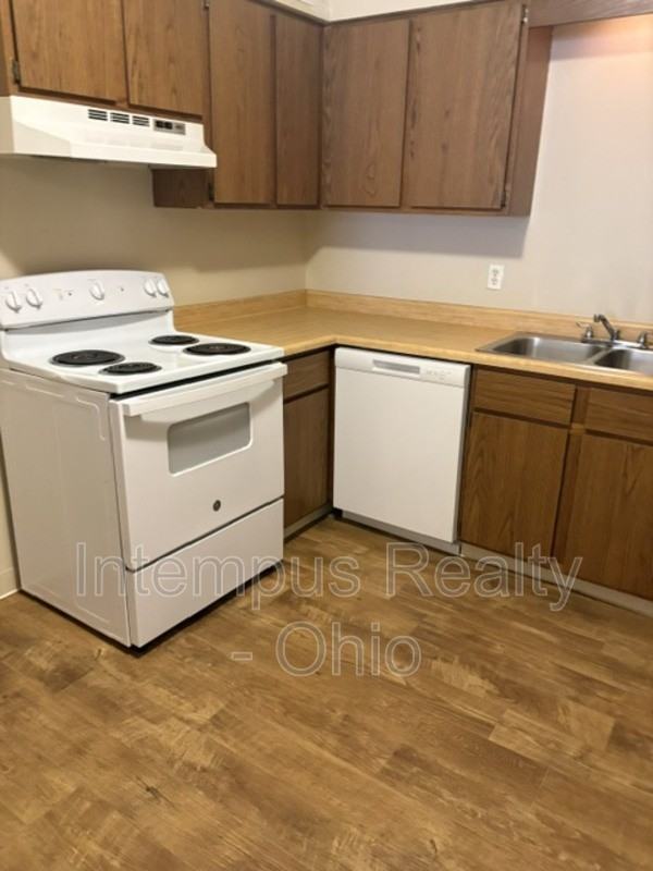 6321 Saint Andrews Dr #11 - Photo 5 of 11