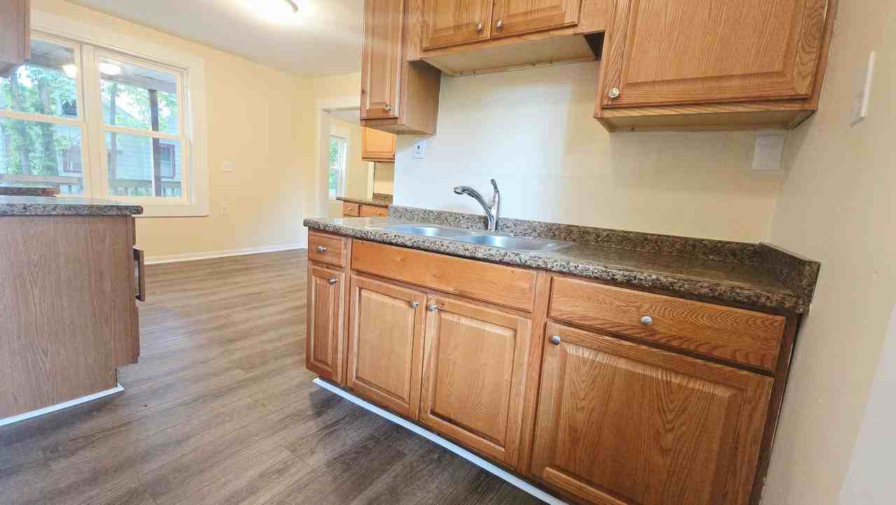 1322 S 6th St - Photo 2 of 16