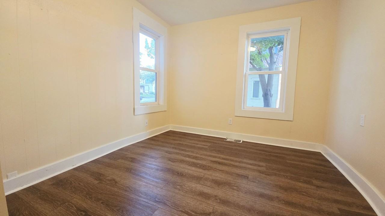 1322 S 6th St - Photo 5 of 16